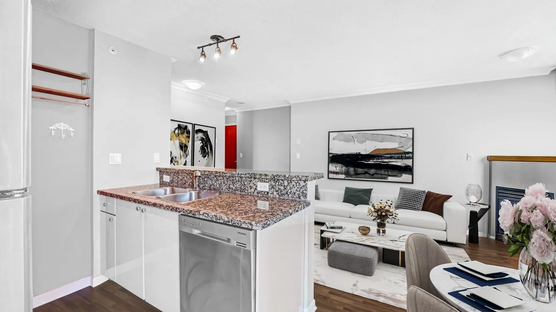 Chic And Central 2Br Home Next To Yaletown Nightlife Vancouver Apartment