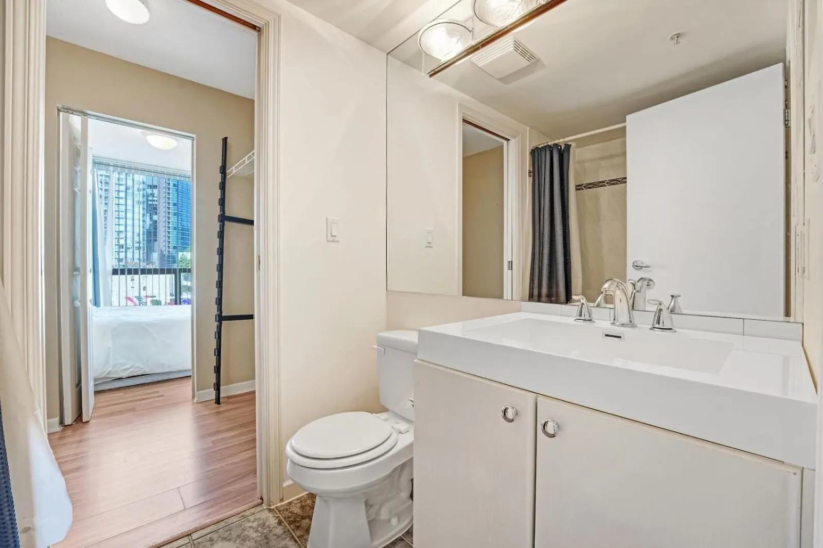 Chic And Central 2Br Home Next To Yaletown Nightlife Vancouver